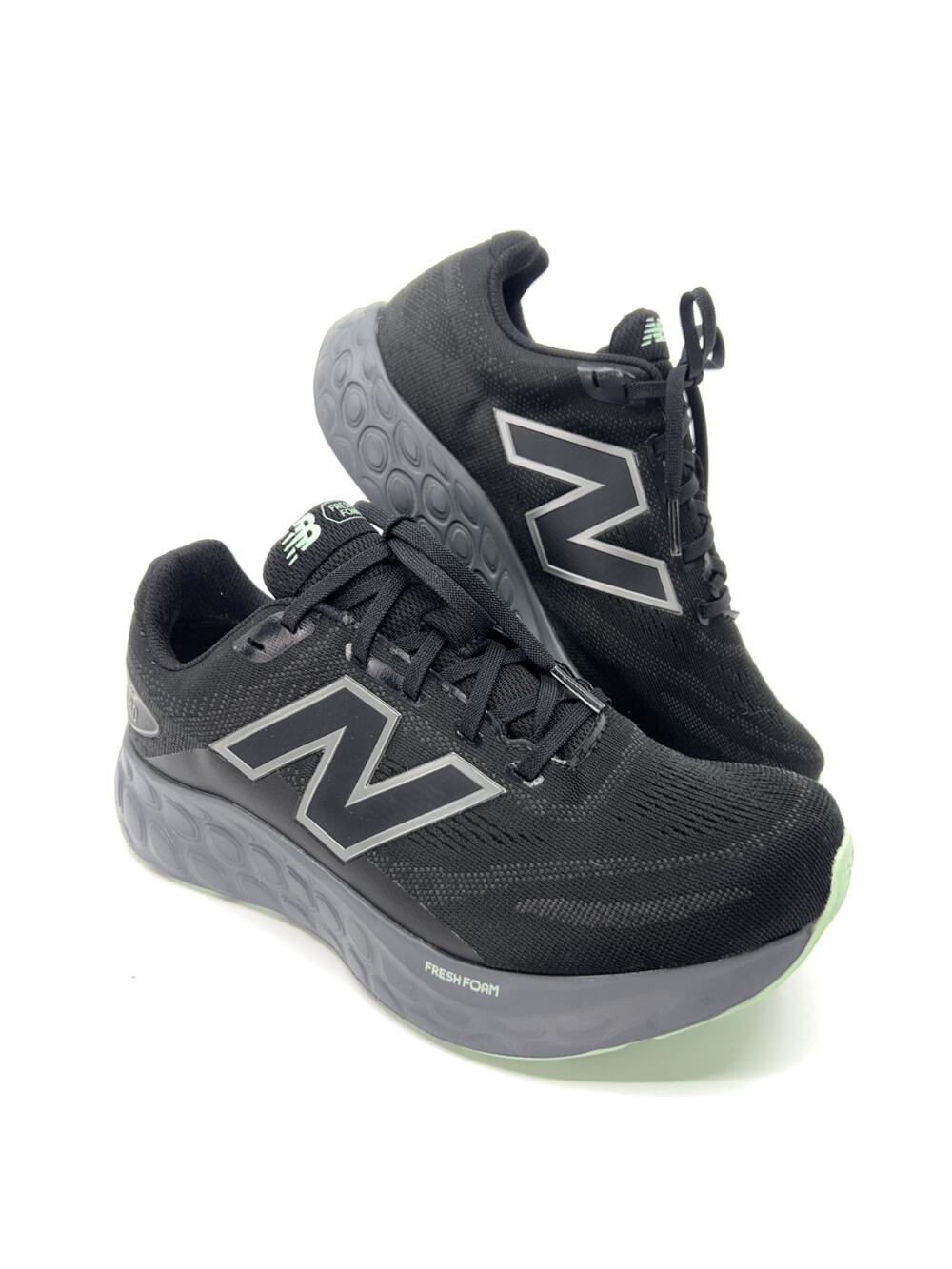 New Balance Fresh Foam 680v8 Waterproof Women 8B Black Lab Green Excellent